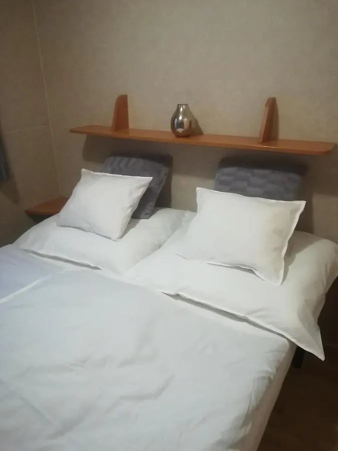 Coral Mobile Home Privlaka  Campsite
