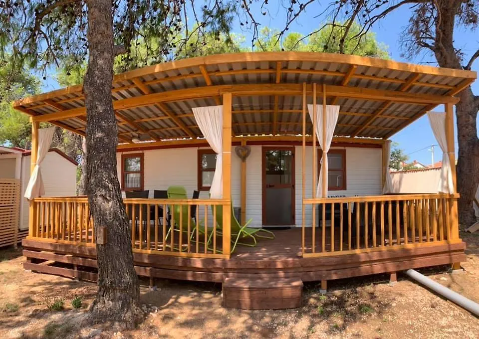 캠프장 Coral Mobile Home 프리블라카